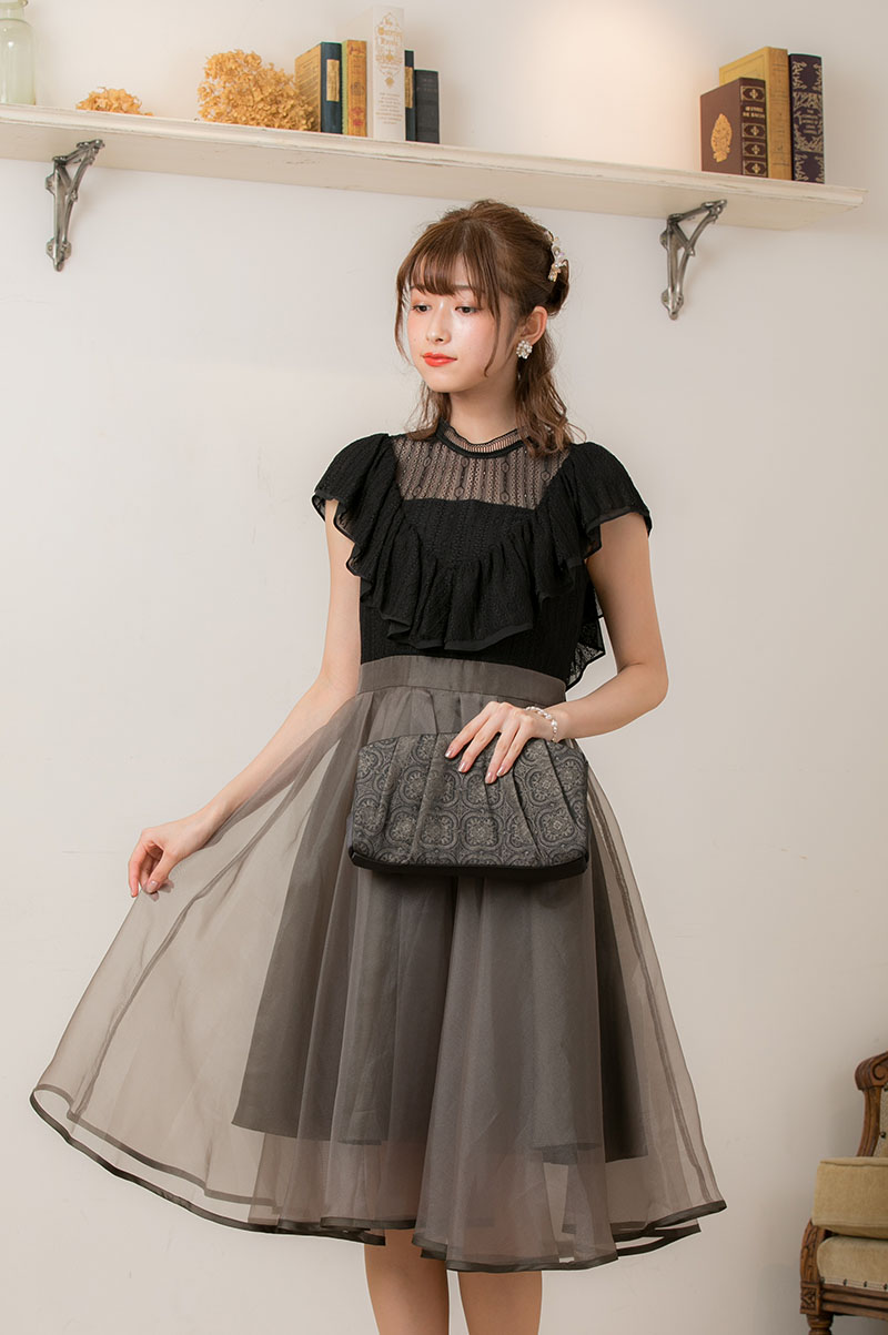 黒×カーキのフリルスリーブドレスの商品画像2