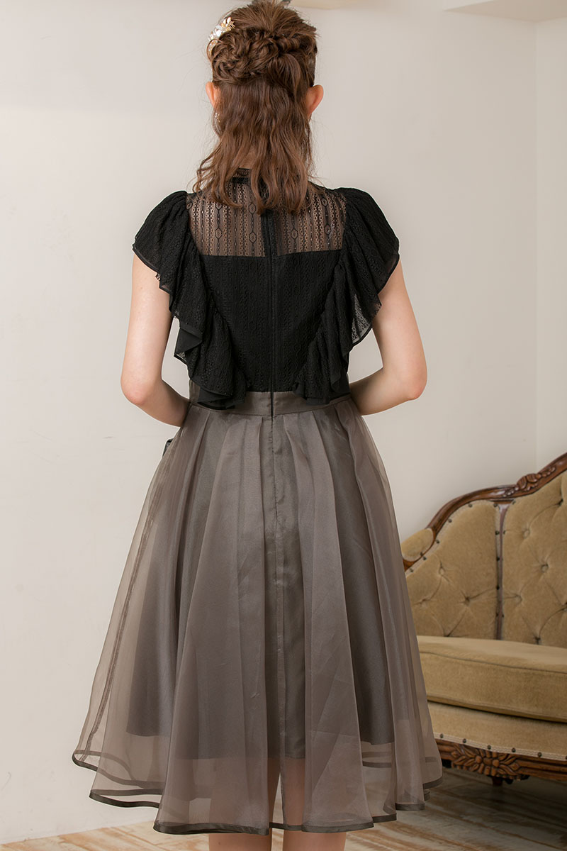 黒×カーキのフリルスリーブドレスの商品画像4