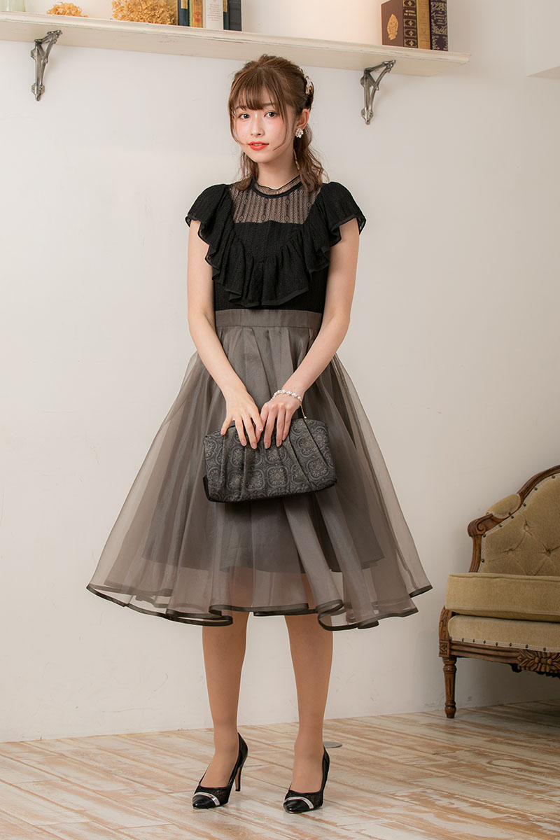 黒×カーキのフリルスリーブドレスの商品画像6