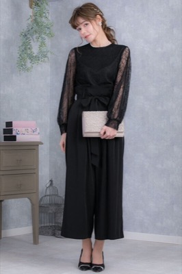 ブラックの長袖レースパンツドレスのレンタルドレス