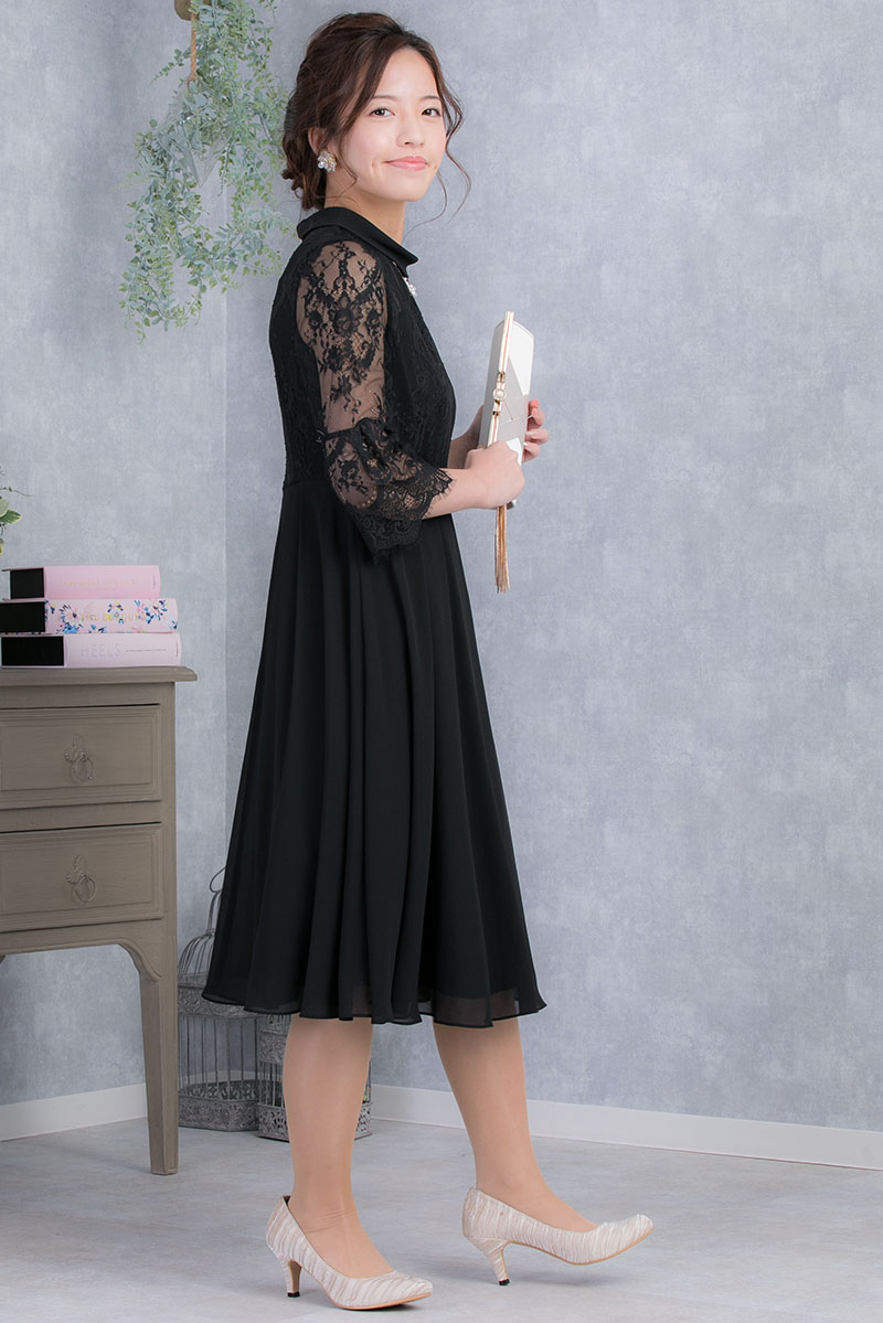 ブラックのロールカラーフレアスリーブドレスの商品画像6