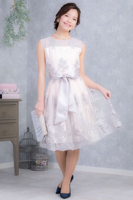 ピンク×グレーの刺繍入りチュールフレアドレスのレンタルドレス