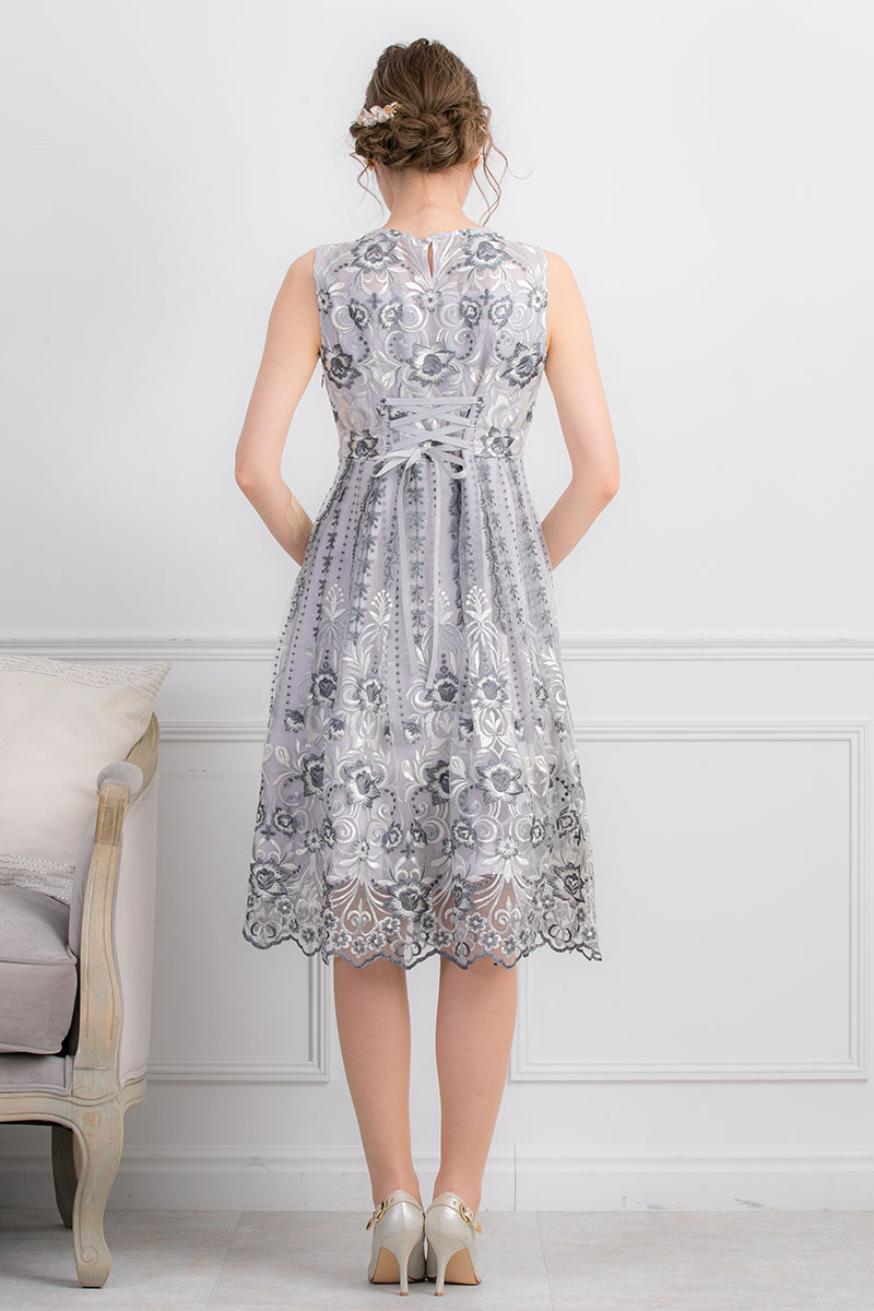シルバーのグリッターフラワー刺繍ドレスの商品画像4