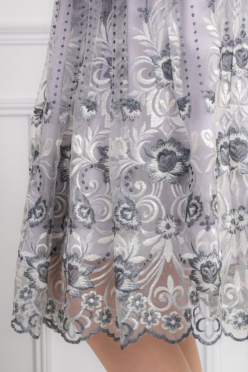 シルバーのグリッターフラワー刺繍ドレスの商品画像5