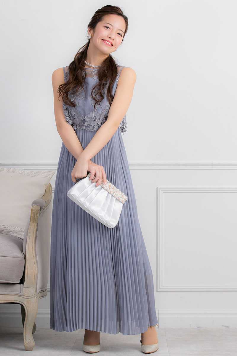 ブルーグレーのフラワーレースロングプリーツドレスの商品画像9