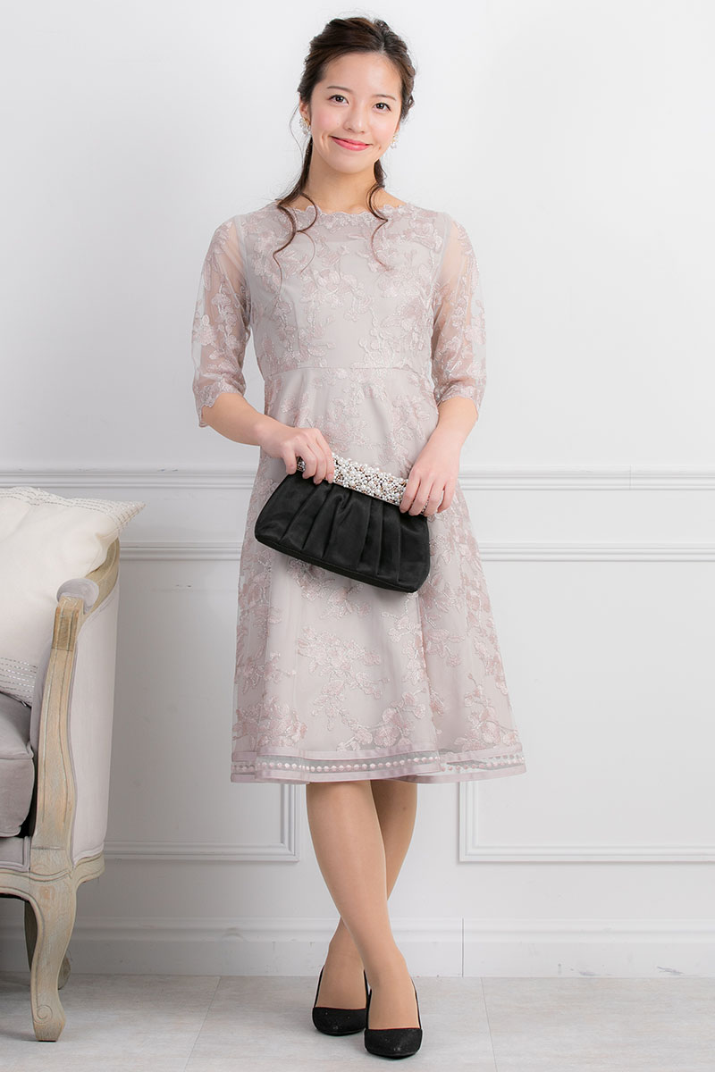 モカベージュのラメ入りフラワーレースドレスの商品画像1