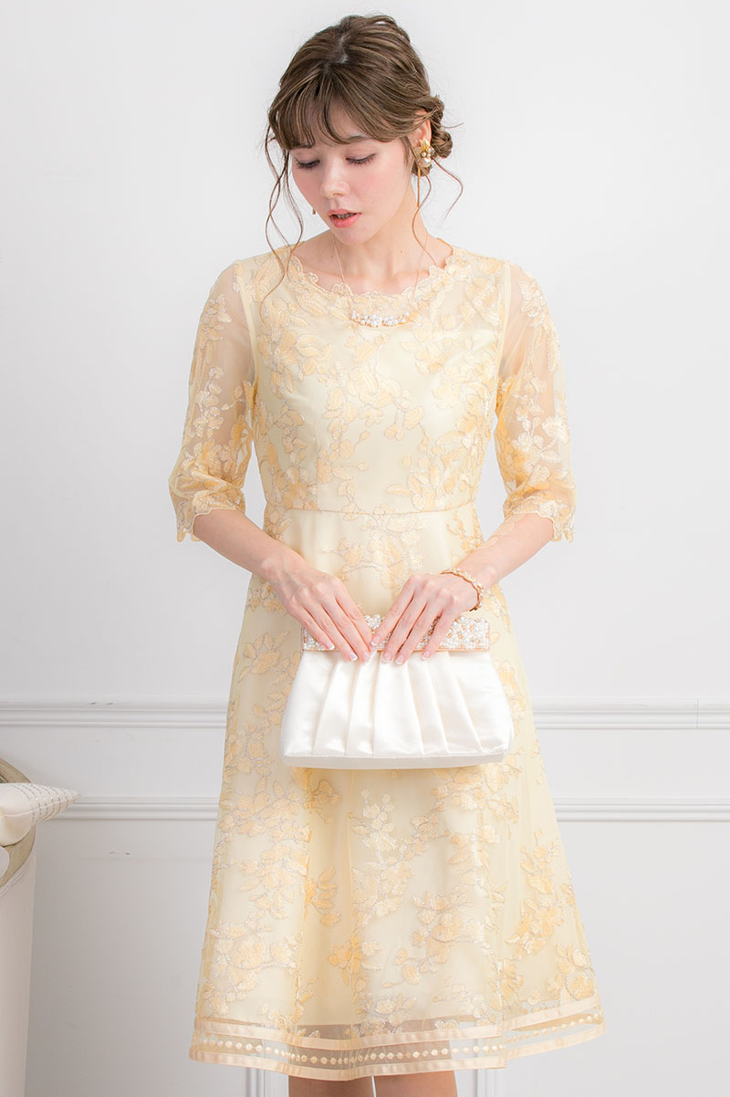 レモンイエローのラメ入りフラワーレースドレスの商品画像2