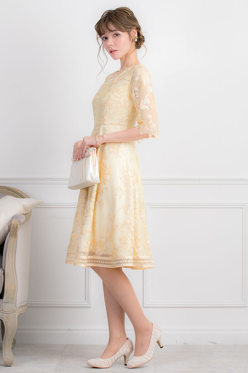 レモンイエローのラメ入りフラワーレースドレスの商品画像8