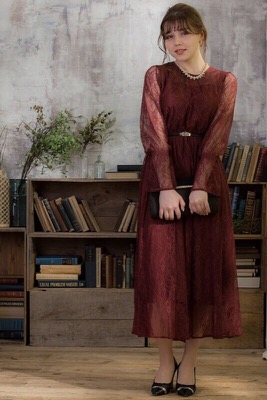 ボルドーの長袖総レースドレスのサムネイル画像