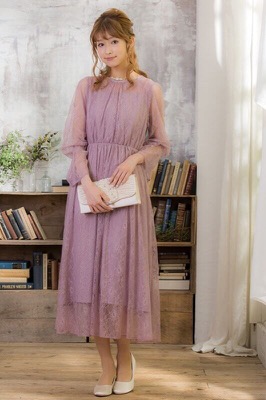 ピンクの長袖総レースドレスのサムネイル画像