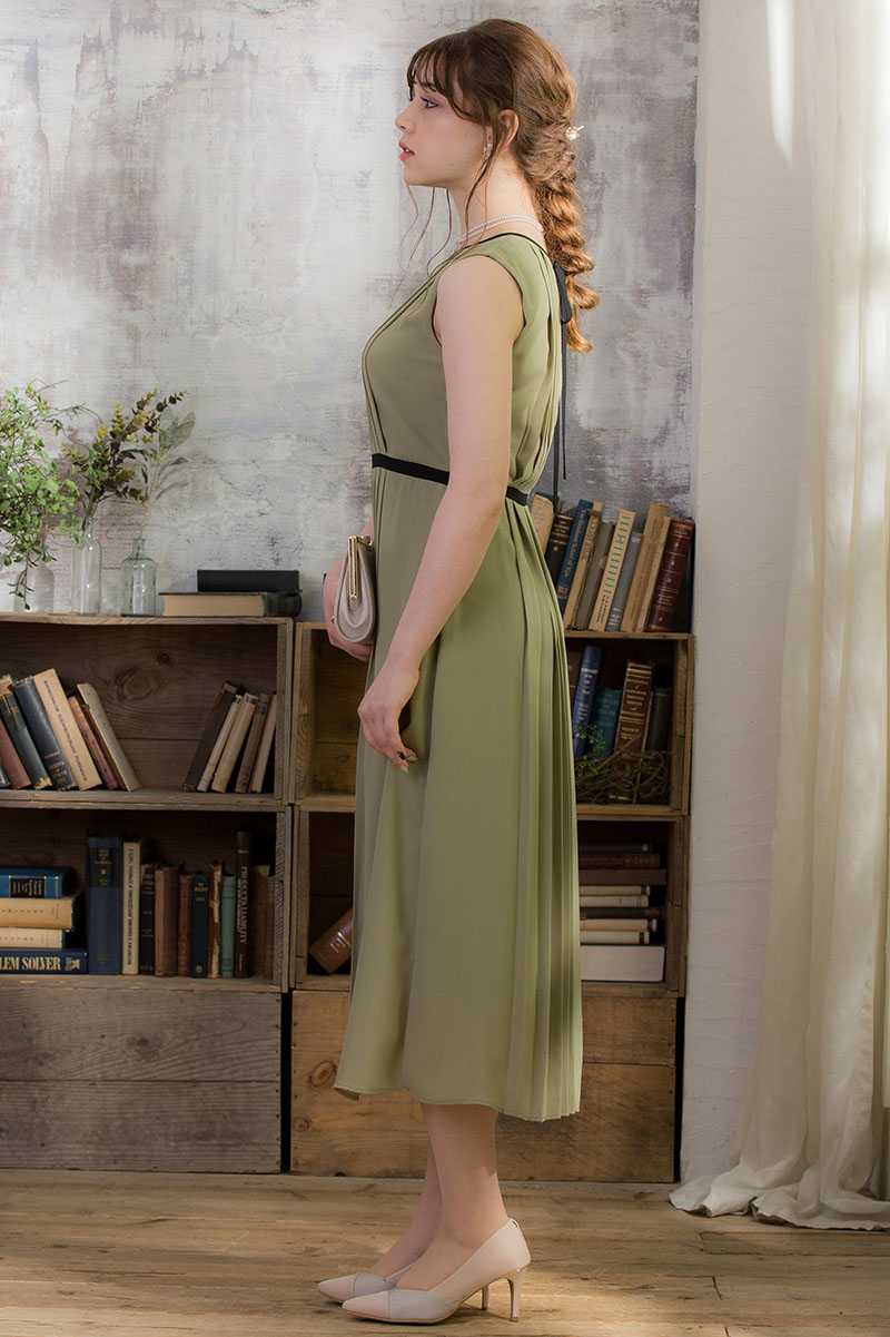 ライトグリーンのプリーツタックドレスの商品画像3