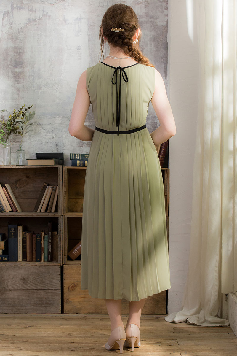 ライトグリーンのプリーツタックドレスの商品画像4