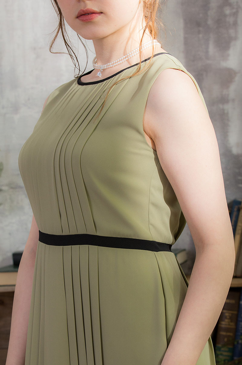 ライトグリーンのプリーツタックドレスの商品画像5