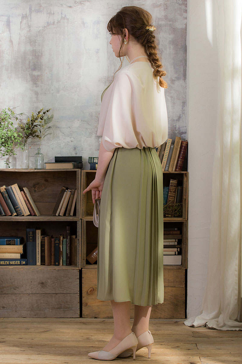 ライトグリーンのプリーツタックドレスの商品画像8