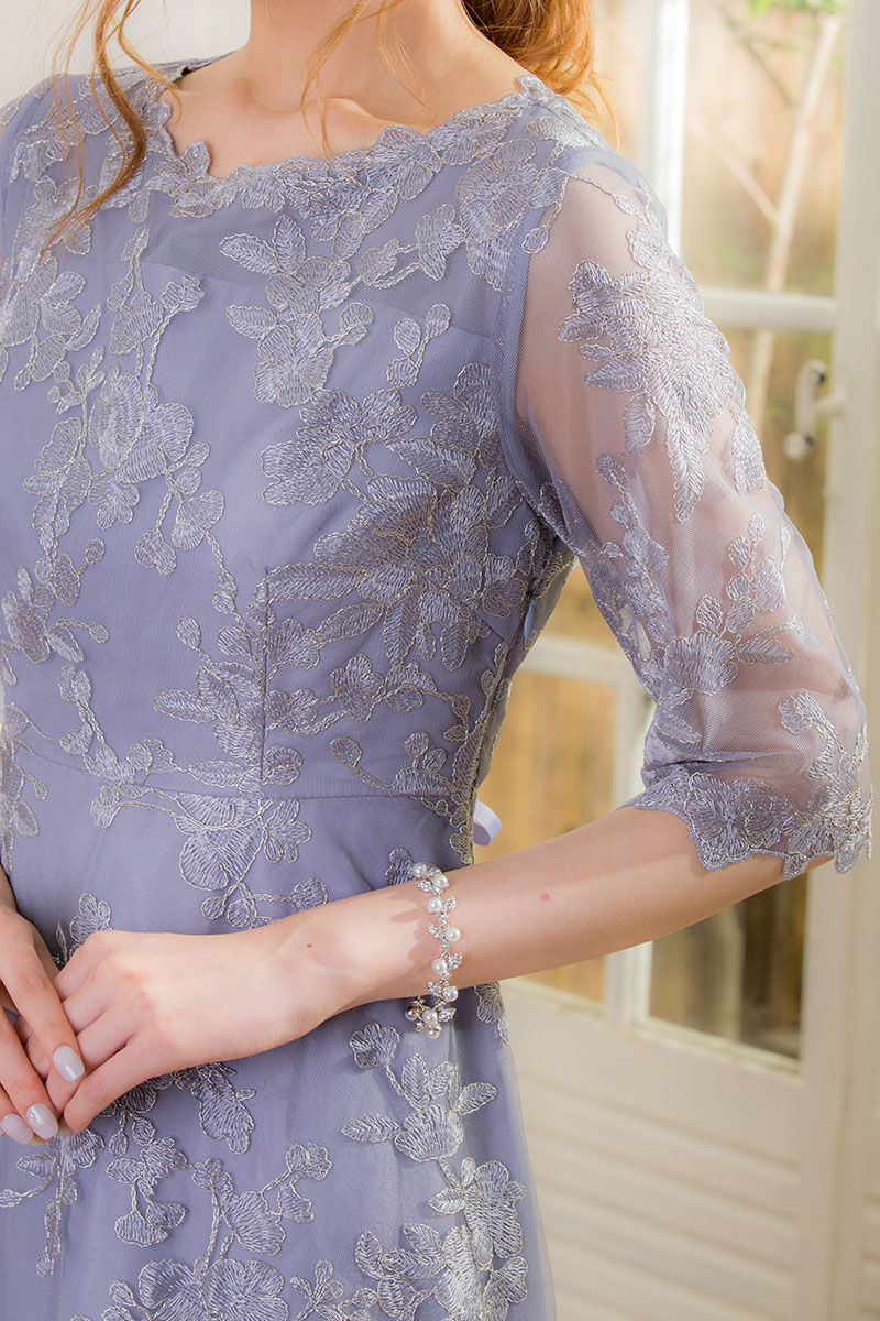 ブルーグレーのラメ入りフラワーレースドレスの商品画像5