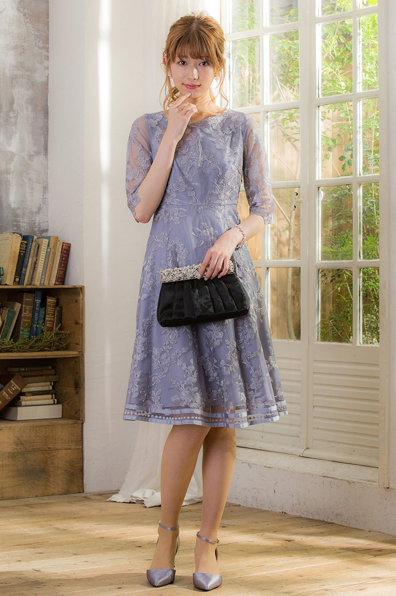 ブルーグレーのラメ入りフラワーレースドレスの商品画像6