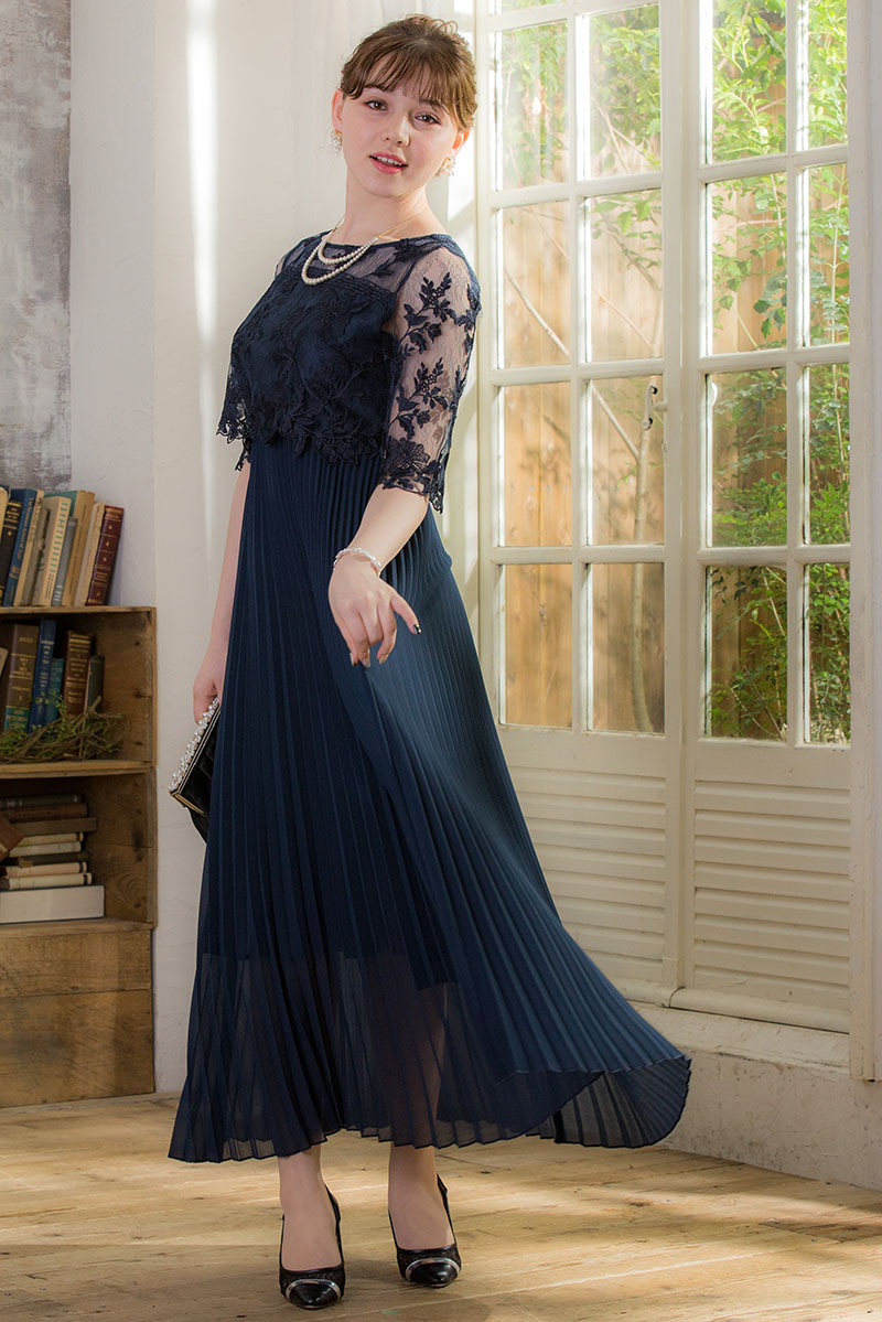 ネイビーの袖付きフラワーレースロングプリーツドレスの商品画像1