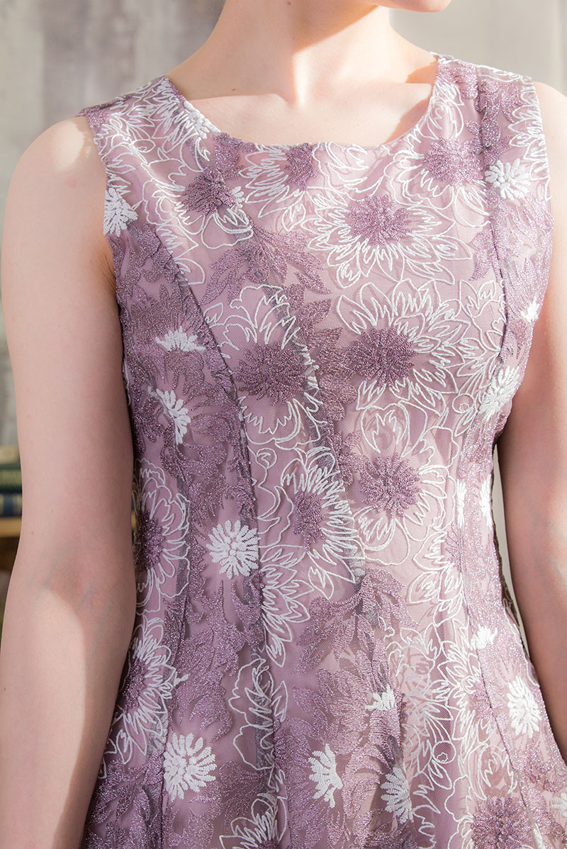 ダークラベンダーのバイヤス切替フラワー刺繍ドレスの商品画像5