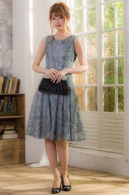 ライトカーキのバイヤス切替フラワー刺繍ドレスのサムネイル画像