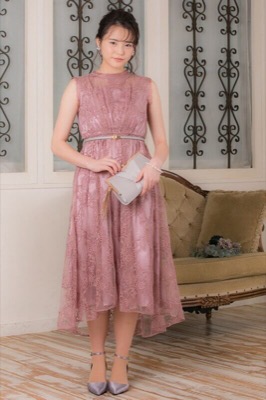 スモークピンクの総ラメレースドレスのレンタルドレス