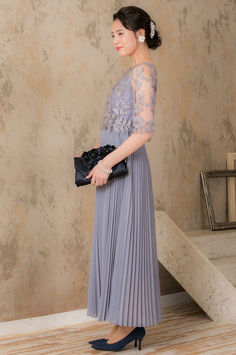 ブルーグレーの袖付きフラワーレースロングプリーツドレスの商品画像3