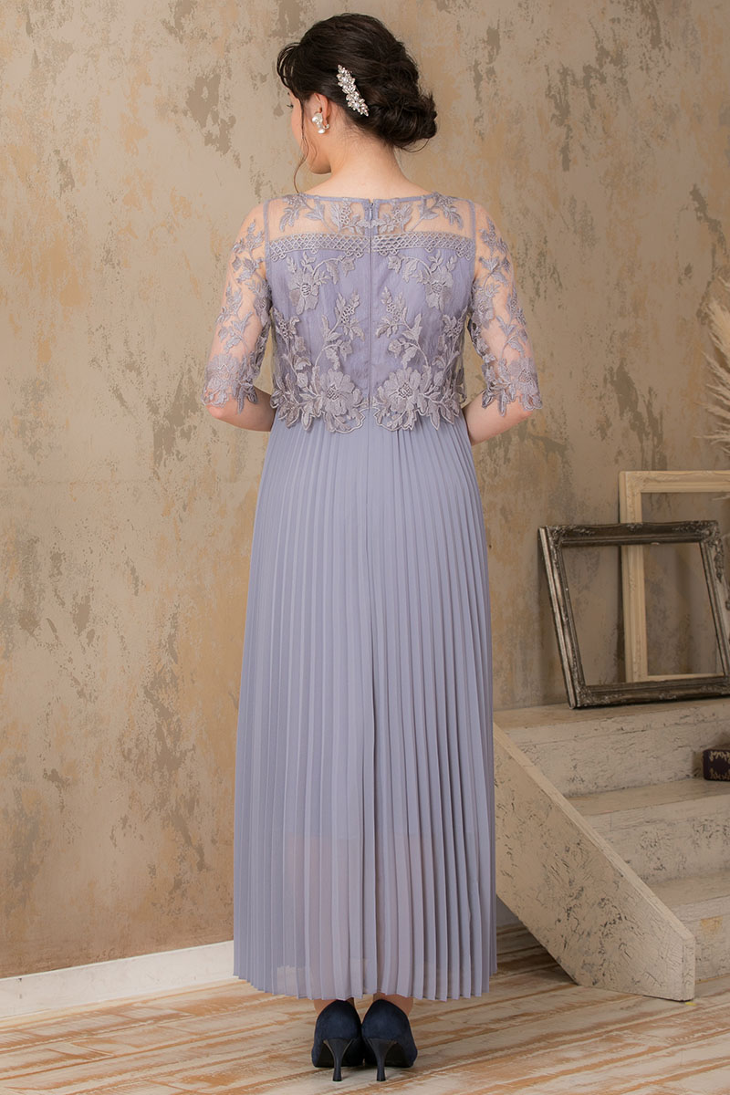 ブルーグレーの袖付きフラワーレースロングプリーツドレスの商品画像4
