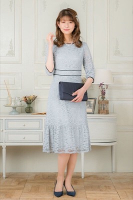 サックスブルーの配色パイピングレースドレスのサムネイル画像