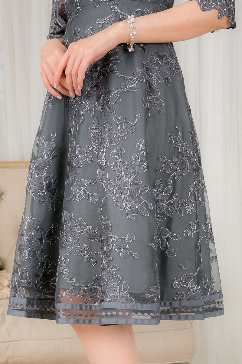 アーミーカーキのラメ入りフラワーレースドレスの商品画像6