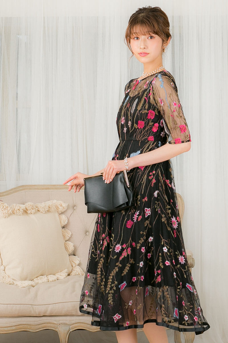 ブラックのフラワーカラー刺繍ドレスの商品画像2