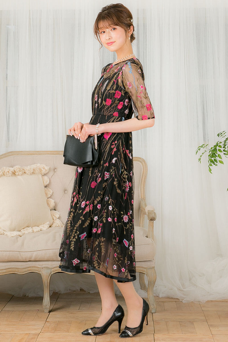 ブラックのフラワーカラー刺繍ドレスの商品画像8