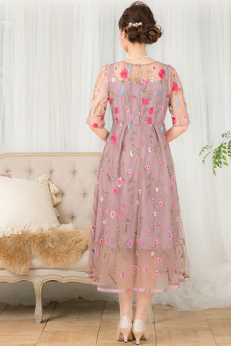 ピンクのフラワーカラー刺繍ドレスの商品画像4