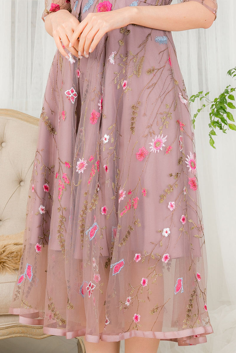 ピンクのフラワーカラー刺繍ドレスの商品画像6
