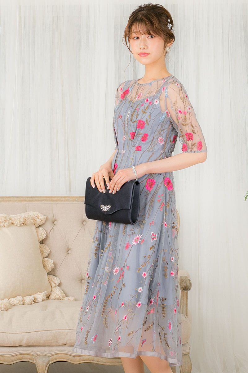 ブルーグレーのフラワーカラー刺繍ドレスの商品画像2