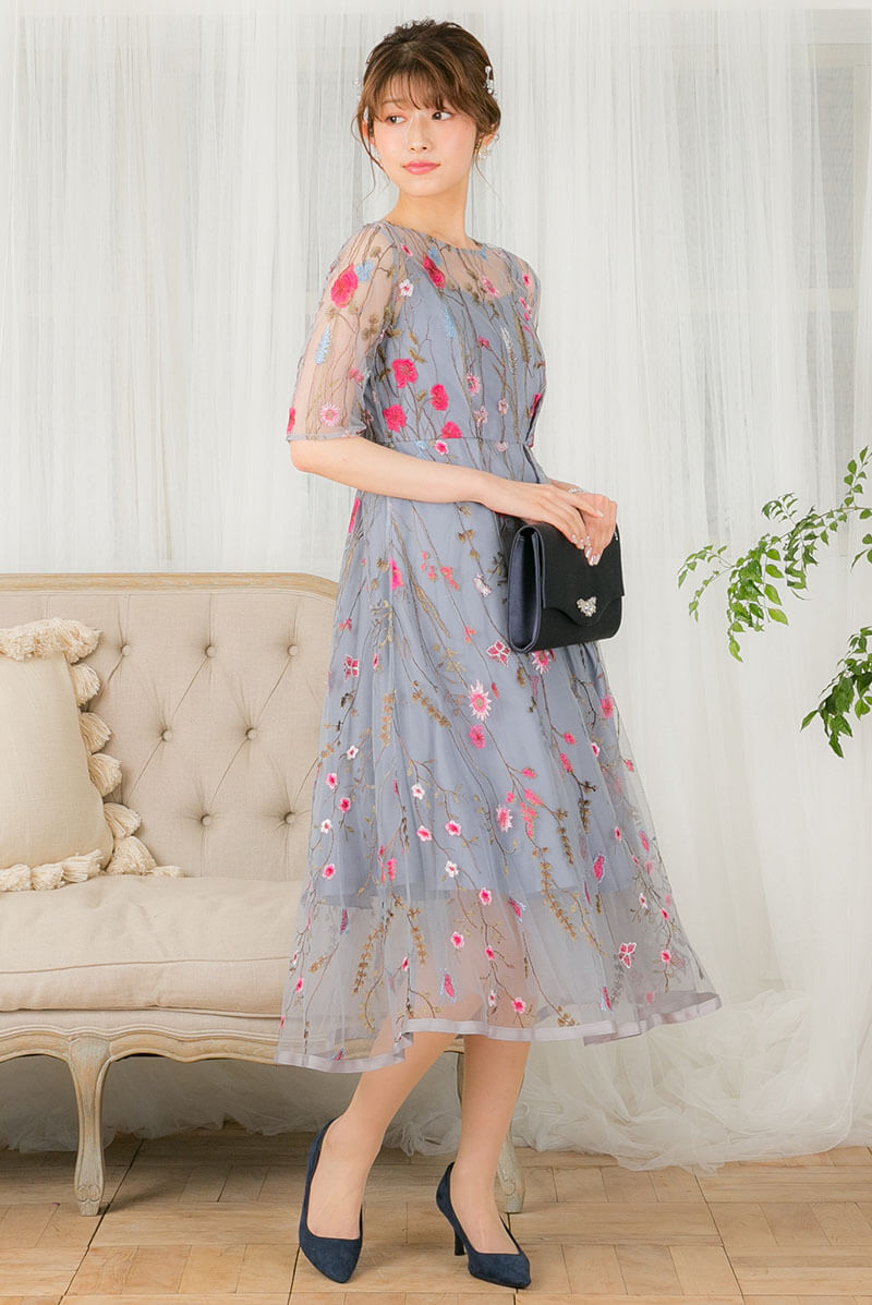 ブルーグレーのフラワーカラー刺繍ドレスの商品画像8