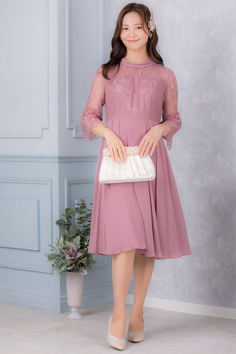 ダークピンクのロールカラーフレアスリーブドレスの商品画像1