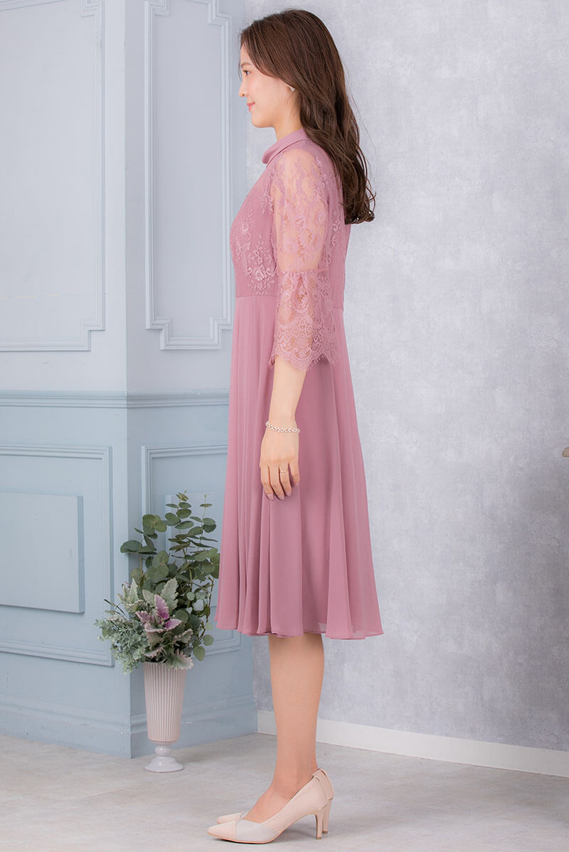 ダークピンクのロールカラーフレアスリーブドレスの商品画像3