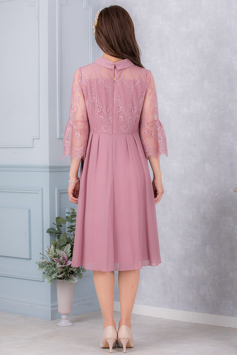 ダークピンクのロールカラーフレアスリーブドレスの商品画像4