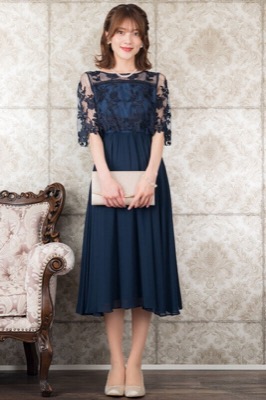 ネイビーの袖つきフラワーレースドレスのサムネイル画像