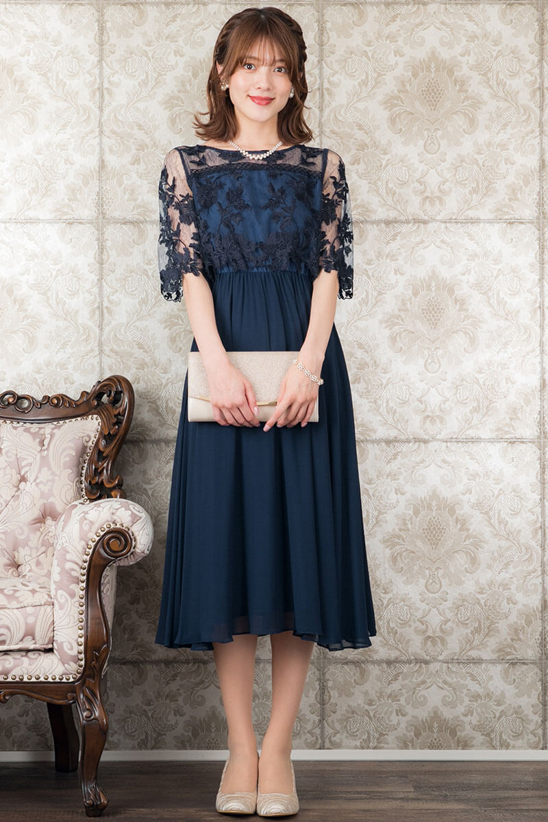 ネイビーの袖つきフラワーレースドレスの商品画像1
