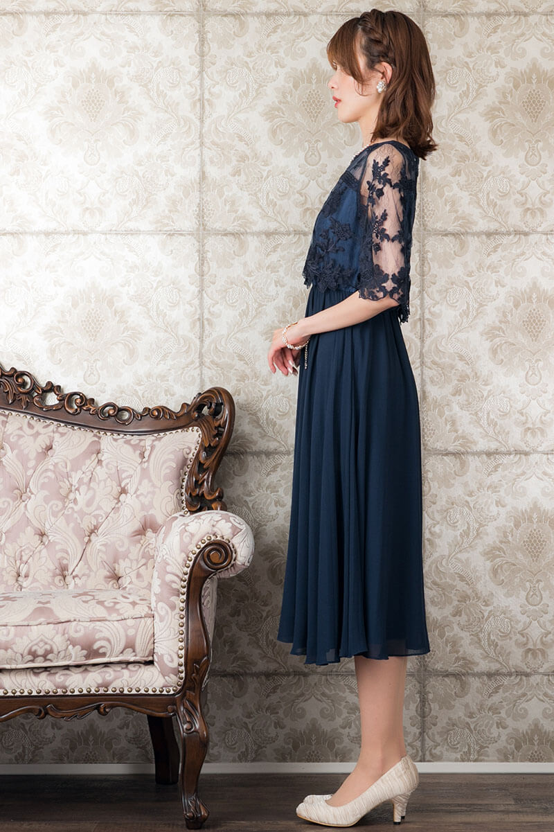 ネイビーの袖つきフラワーレースドレスの商品画像3