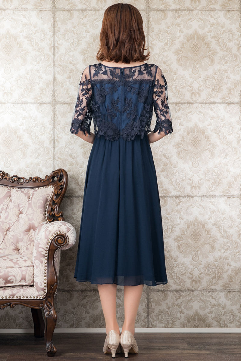 ネイビーの袖つきフラワーレースドレスの商品画像4