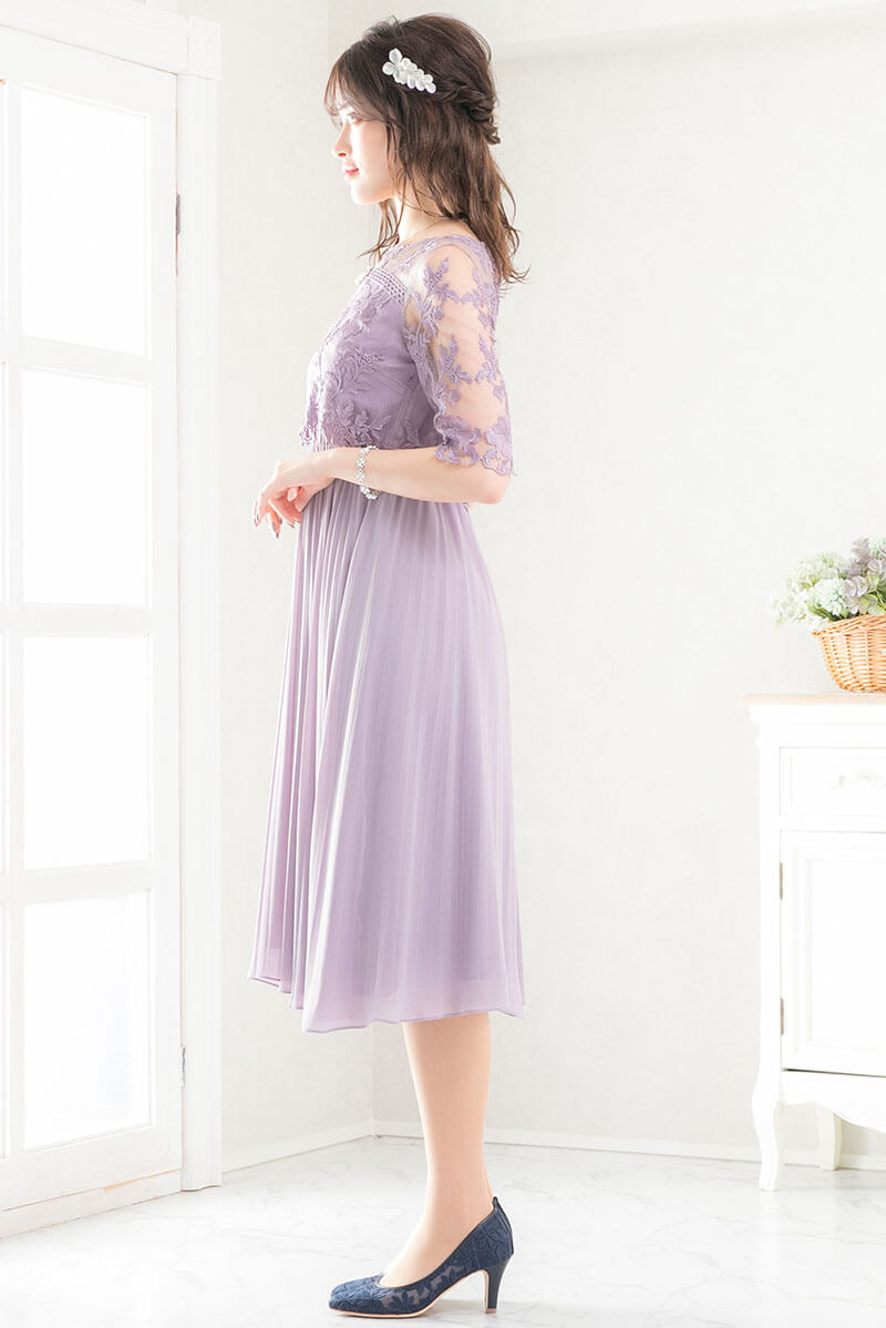 ラベンダーの袖つきフラワーレースドレスの商品画像3