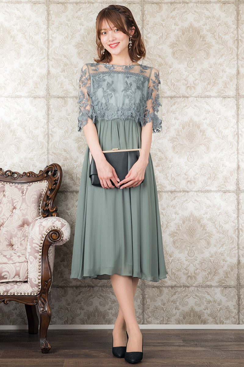 ライトカーキの袖つきフラワーレースドレスの商品画像1