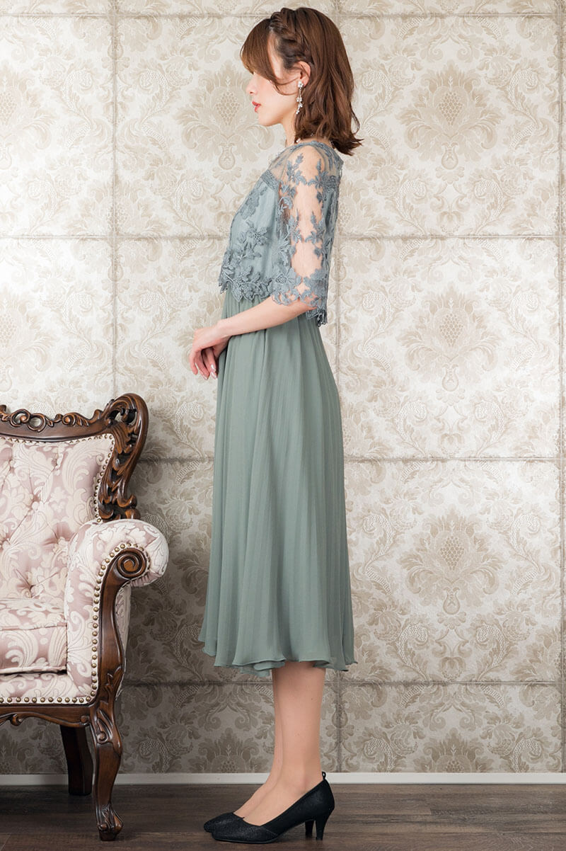 ライトカーキの袖つきフラワーレースドレスの商品画像3