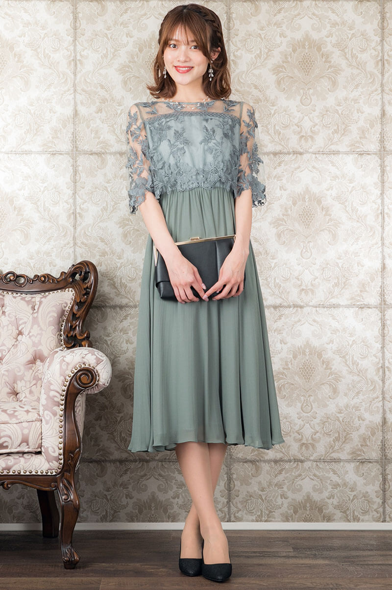 ライトカーキの袖つきフラワーレースドレスの商品画像7