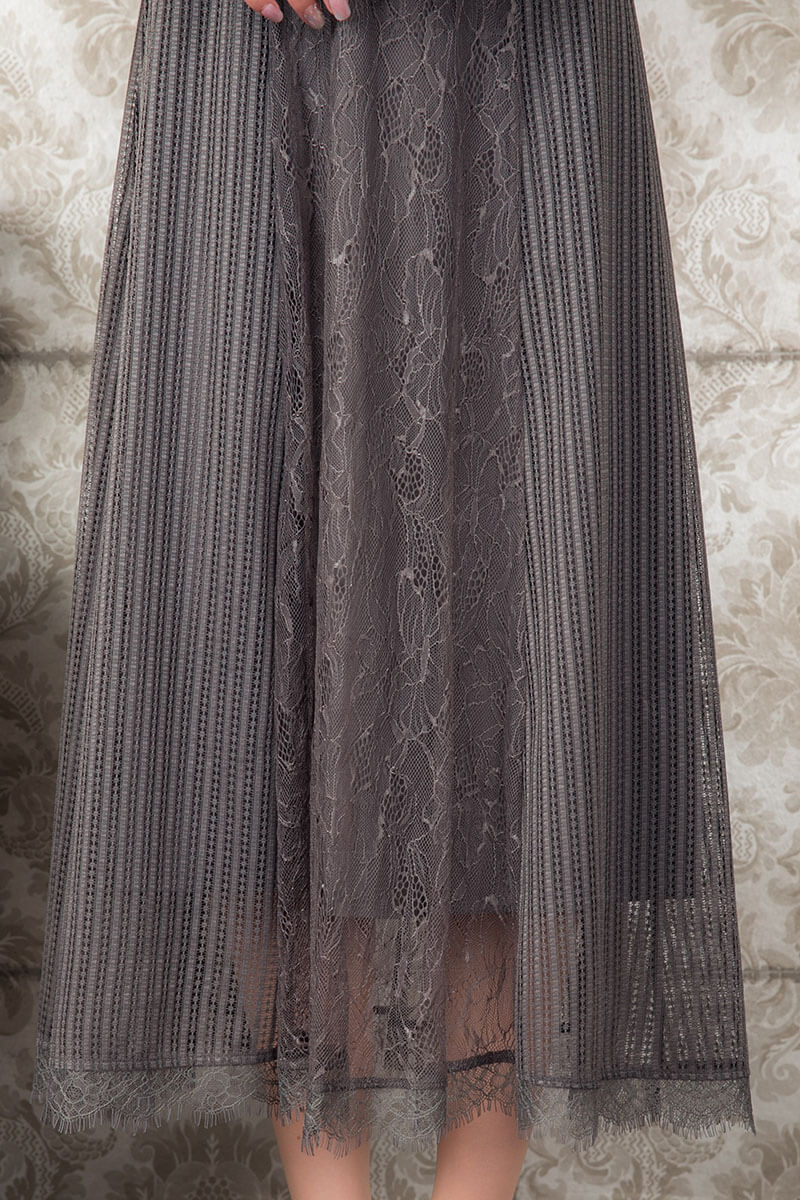 チャコールグレーのストライプレースドレスの商品画像6