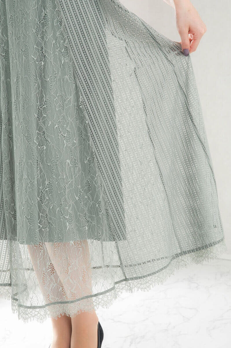 アッシュグリーンのストライプレースドレスの商品画像6