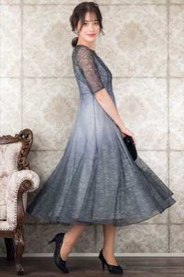 ネイビーのグラデーションレースドレスのサムネイル画像
