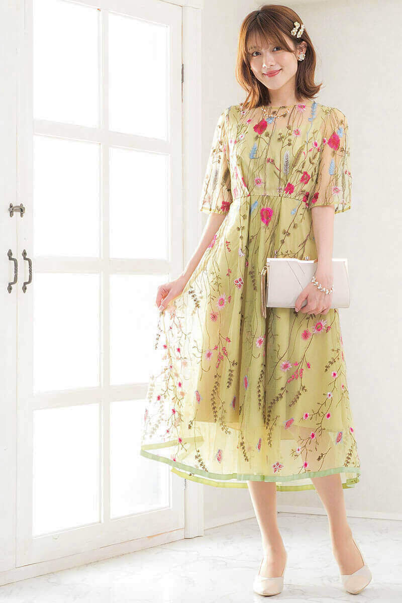 イエローのフラワーカラー刺繍ドレスの商品画像1