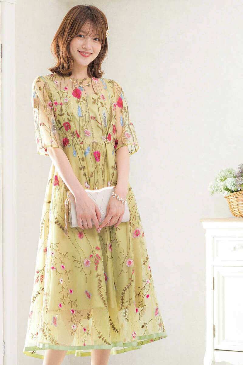イエローのフラワーカラー刺繍ドレスの商品画像2